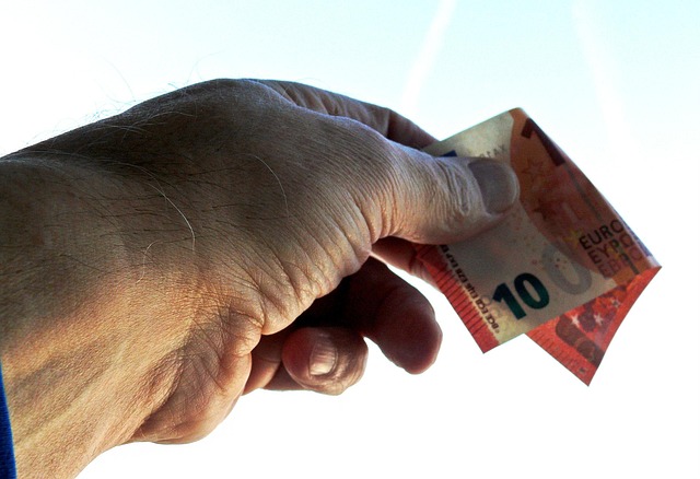 Euro a depășit pragul de 5,09 Lei